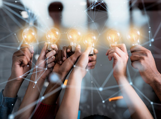 形容全力以赴的成语