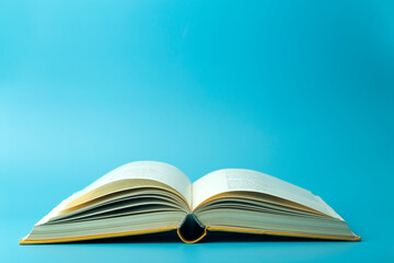 形容全力以赴的成语